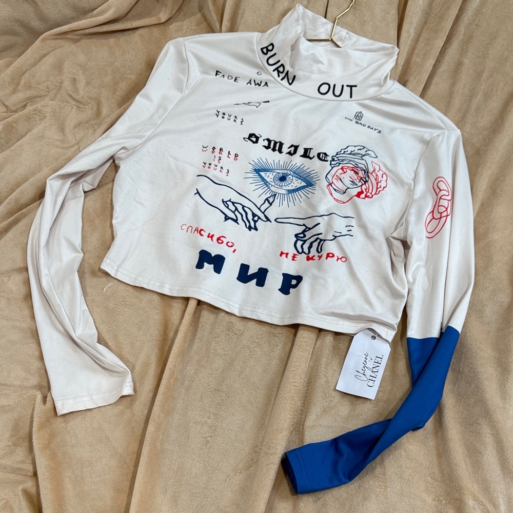 Graphic Print White and Blue Crop Top